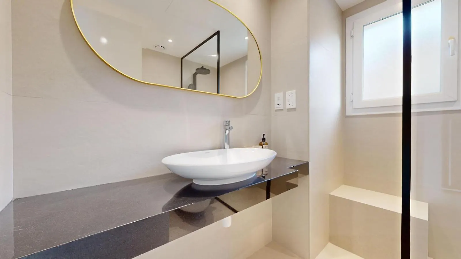 The Lakes - Contemporary Three Bedroom Villa Dubai