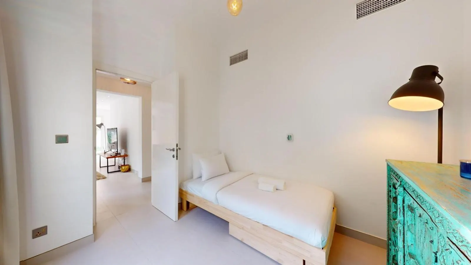 The Lakes - Contemporary Three Bedroom Villa Dubai Holiday home