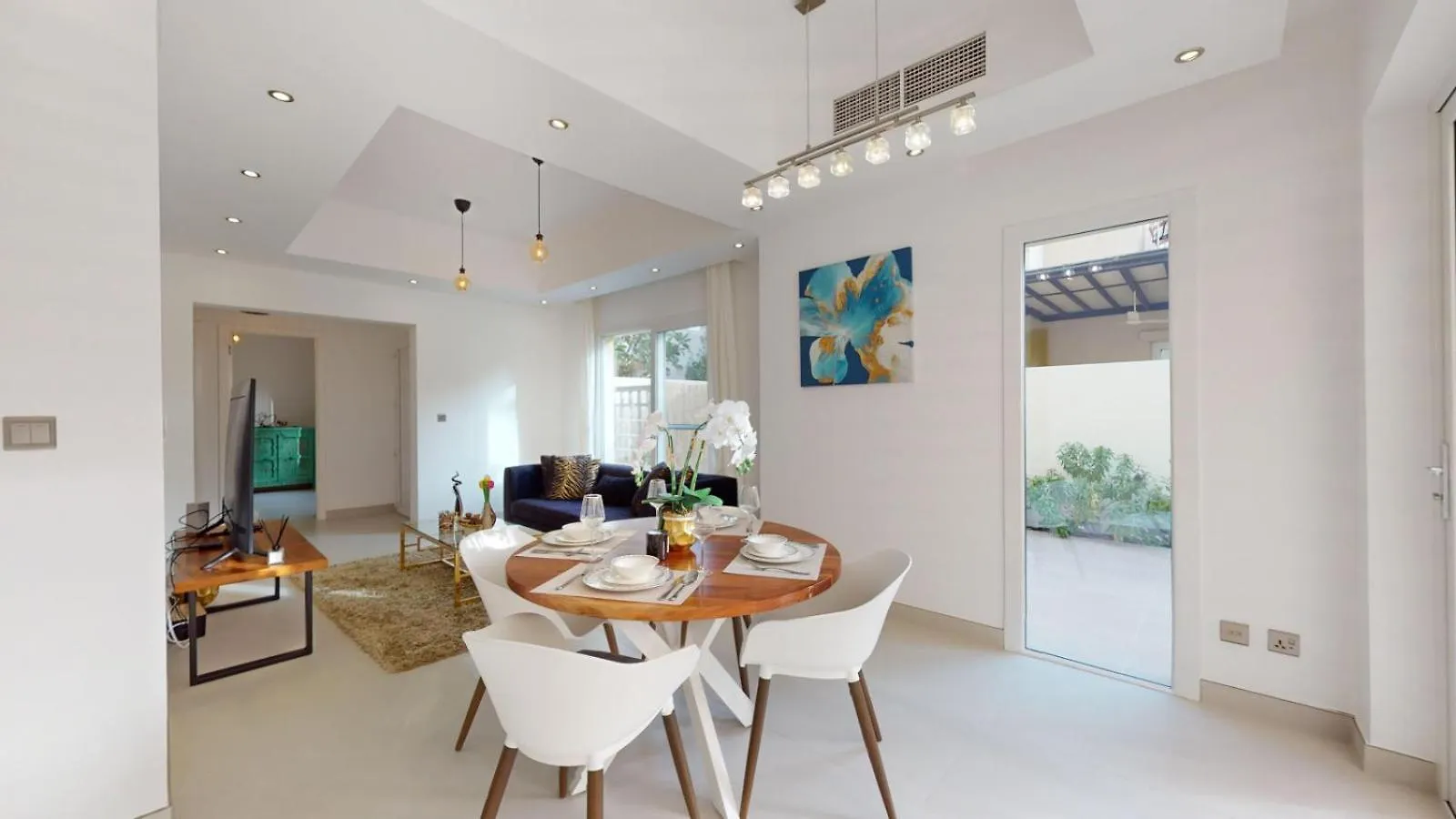 The Lakes - Contemporary Three Bedroom Villa Dubai