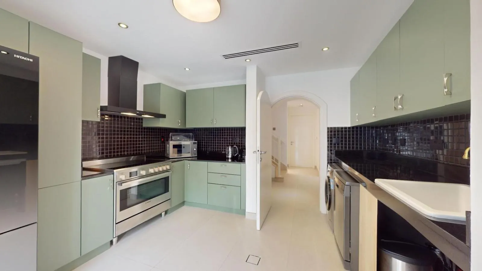 The Lakes - Contemporary Three Bedroom Villa Dubai Holiday home