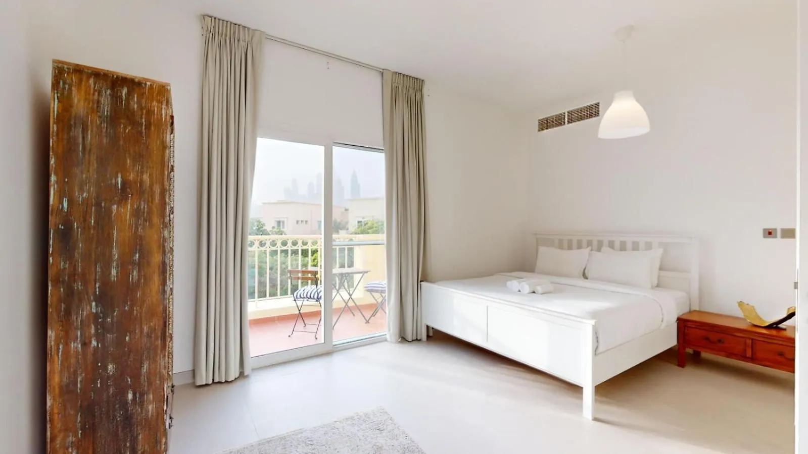 The Lakes - Contemporary Three Bedroom Villa Dubai 0*,