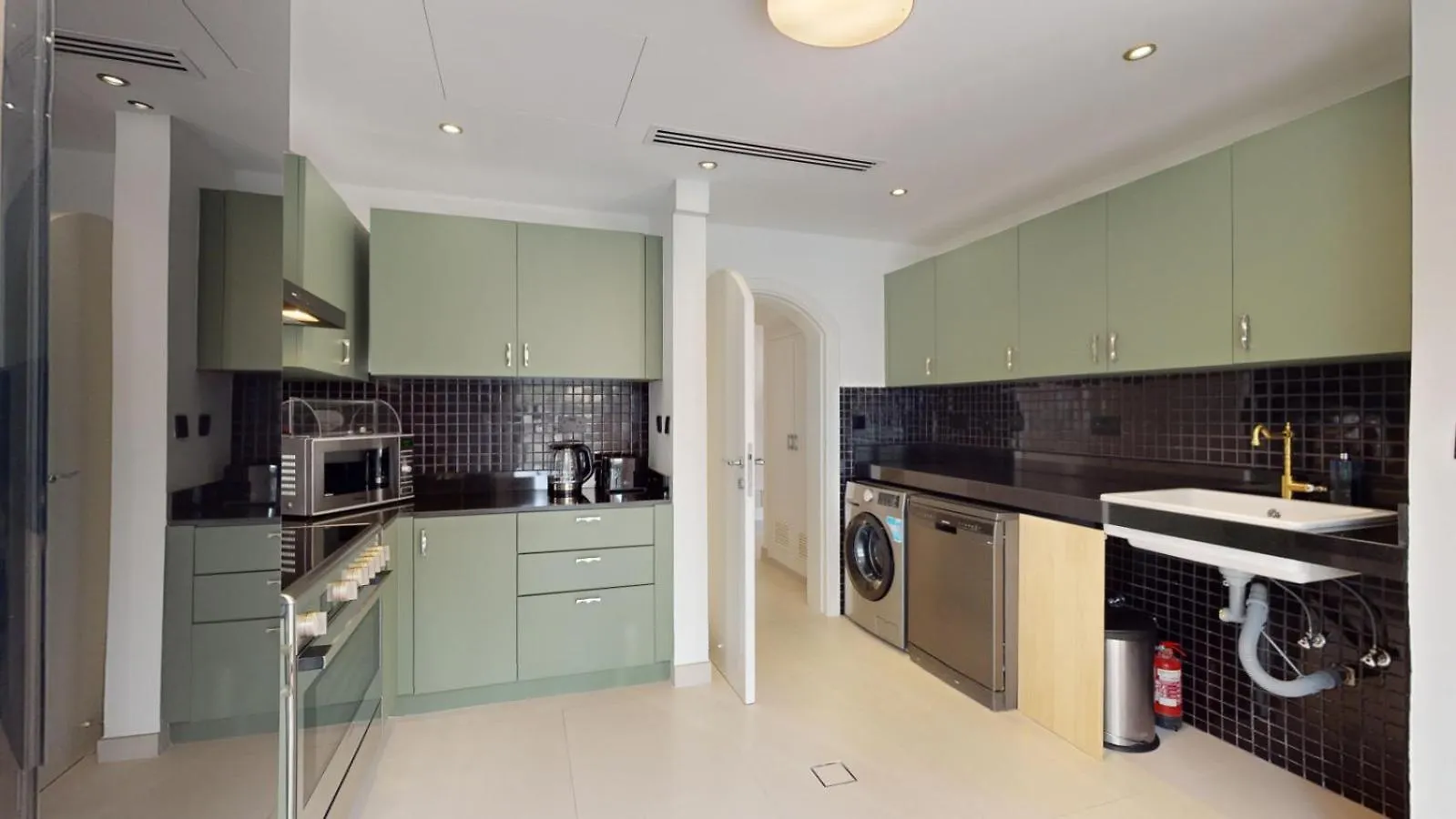 Holiday home The Lakes - Contemporary Three Bedroom Villa Dubai