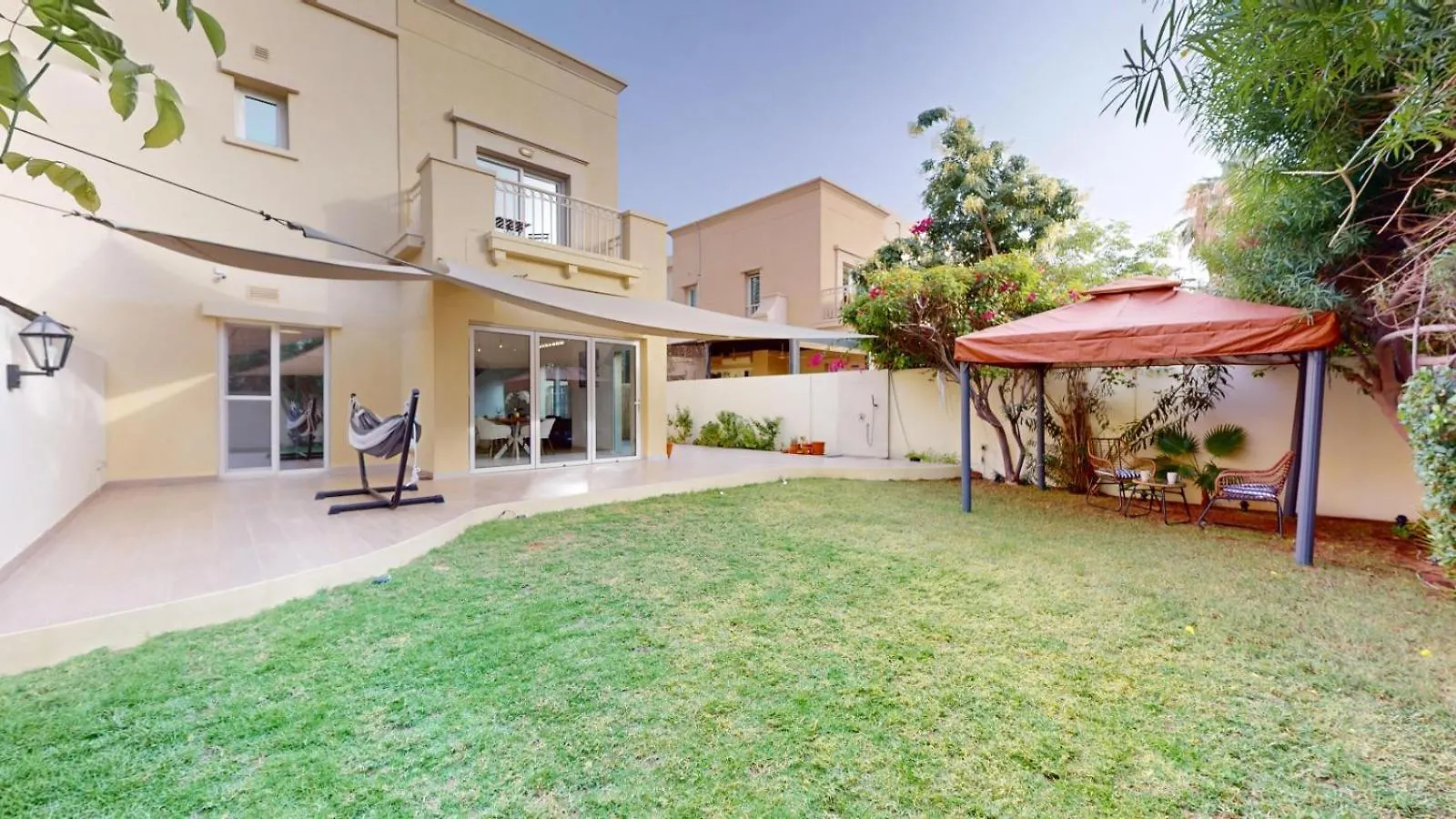 The Lakes - Contemporary Three Bedroom Villa Dubai