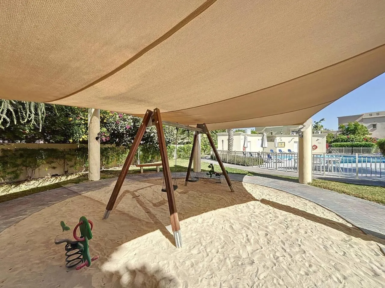 The Lakes - Contemporary Three Bedroom Villa Dubai Holiday home