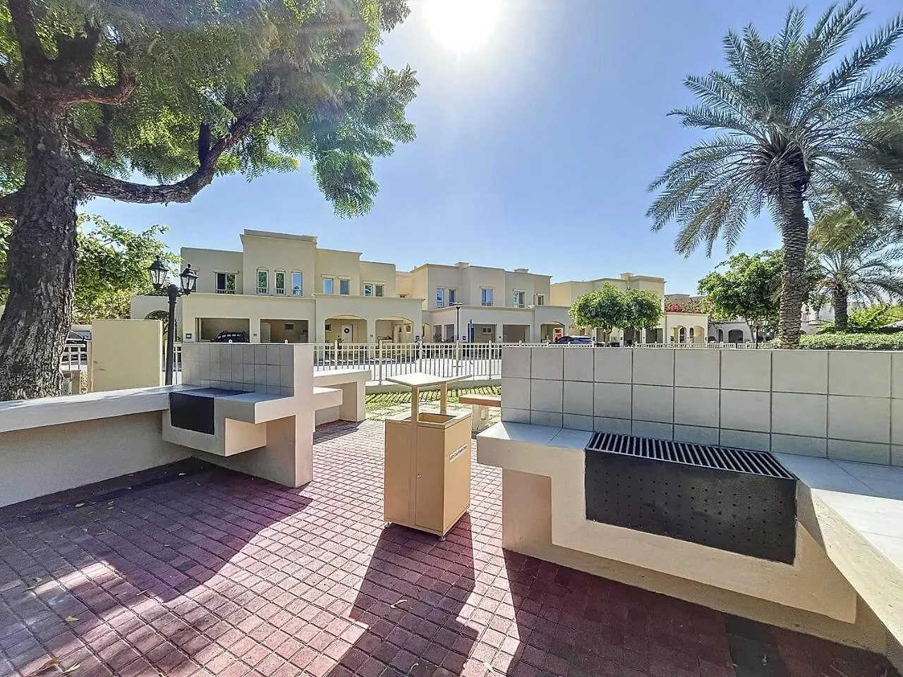 Holiday home The Lakes - Contemporary Three Bedroom Villa Dubai