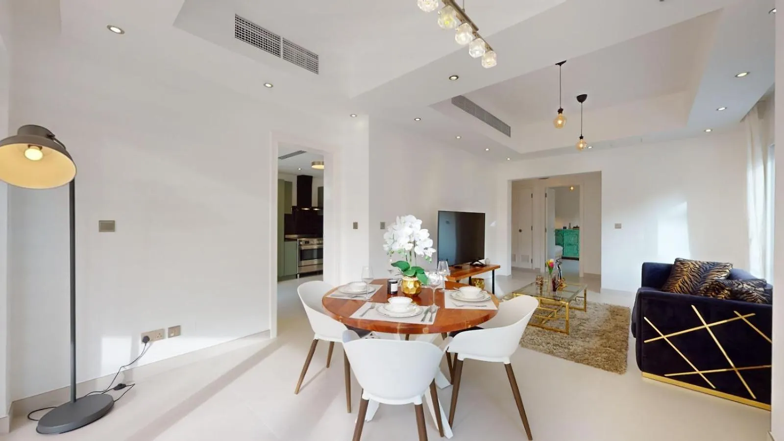 The Lakes - Contemporary Three Bedroom Villa Dubai