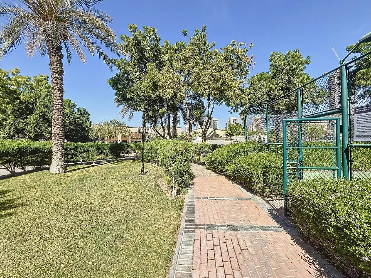The Lakes - Contemporary Three Bedroom Villa Dubai