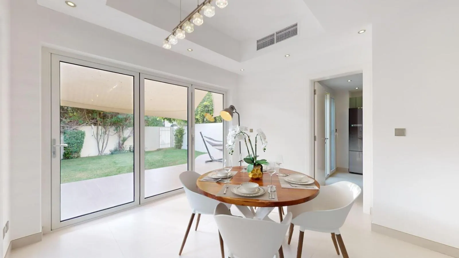 The Lakes - Contemporary Three Bedroom Villa Ντουμπάι Ηνωμένα Αραβικά Εμιράτα